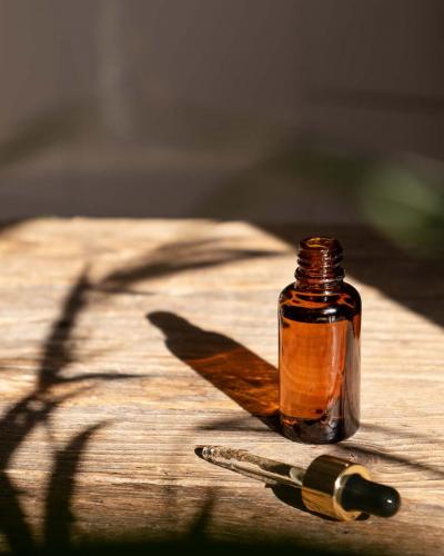 dark-amber-glass-bottle-with-dropper-for-oil-LYMRRX6.jpg